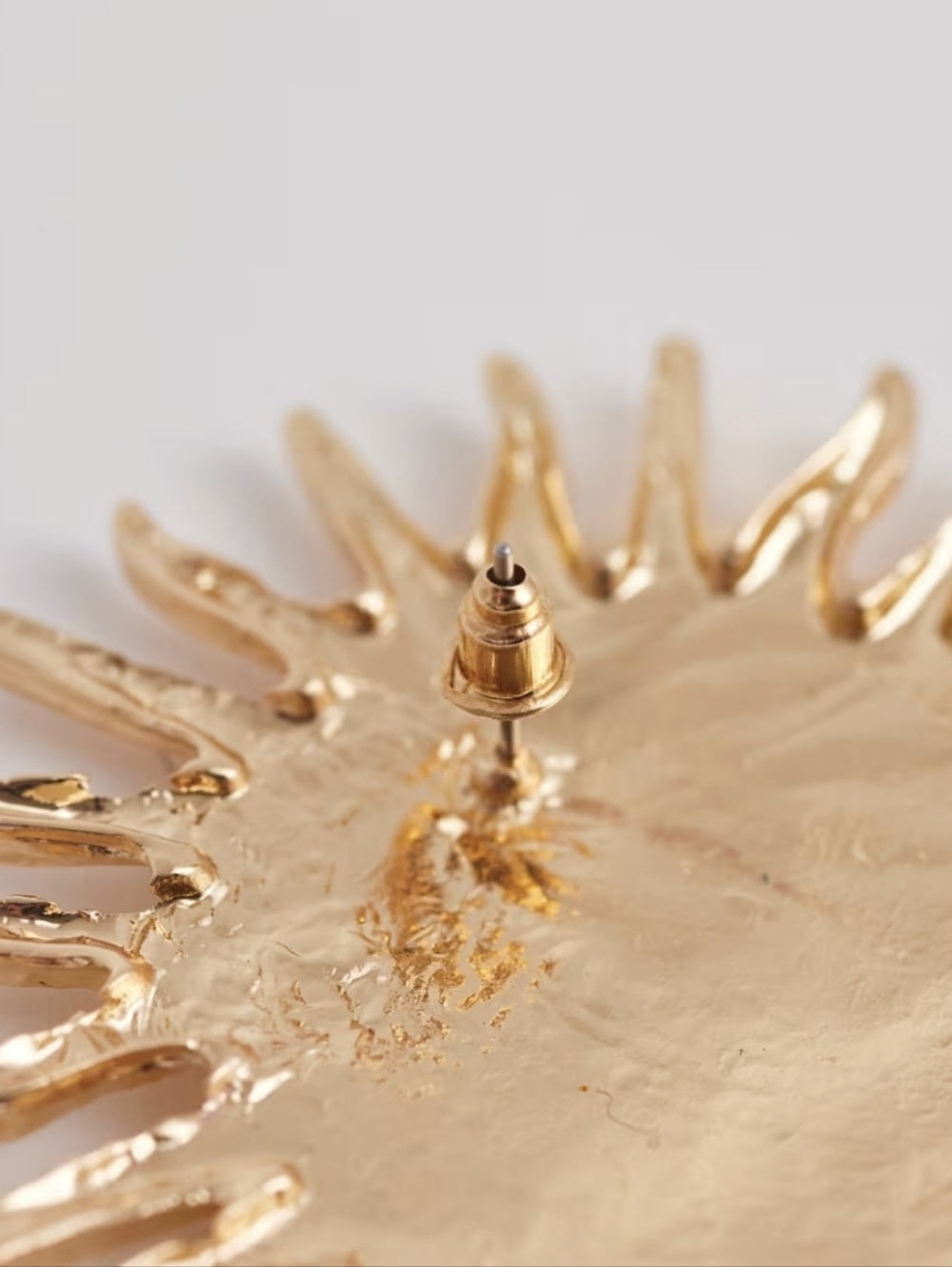 New! Gold Sun Sunburst Hammered Earrings • 1025 NWOT - Picture 4 of 8